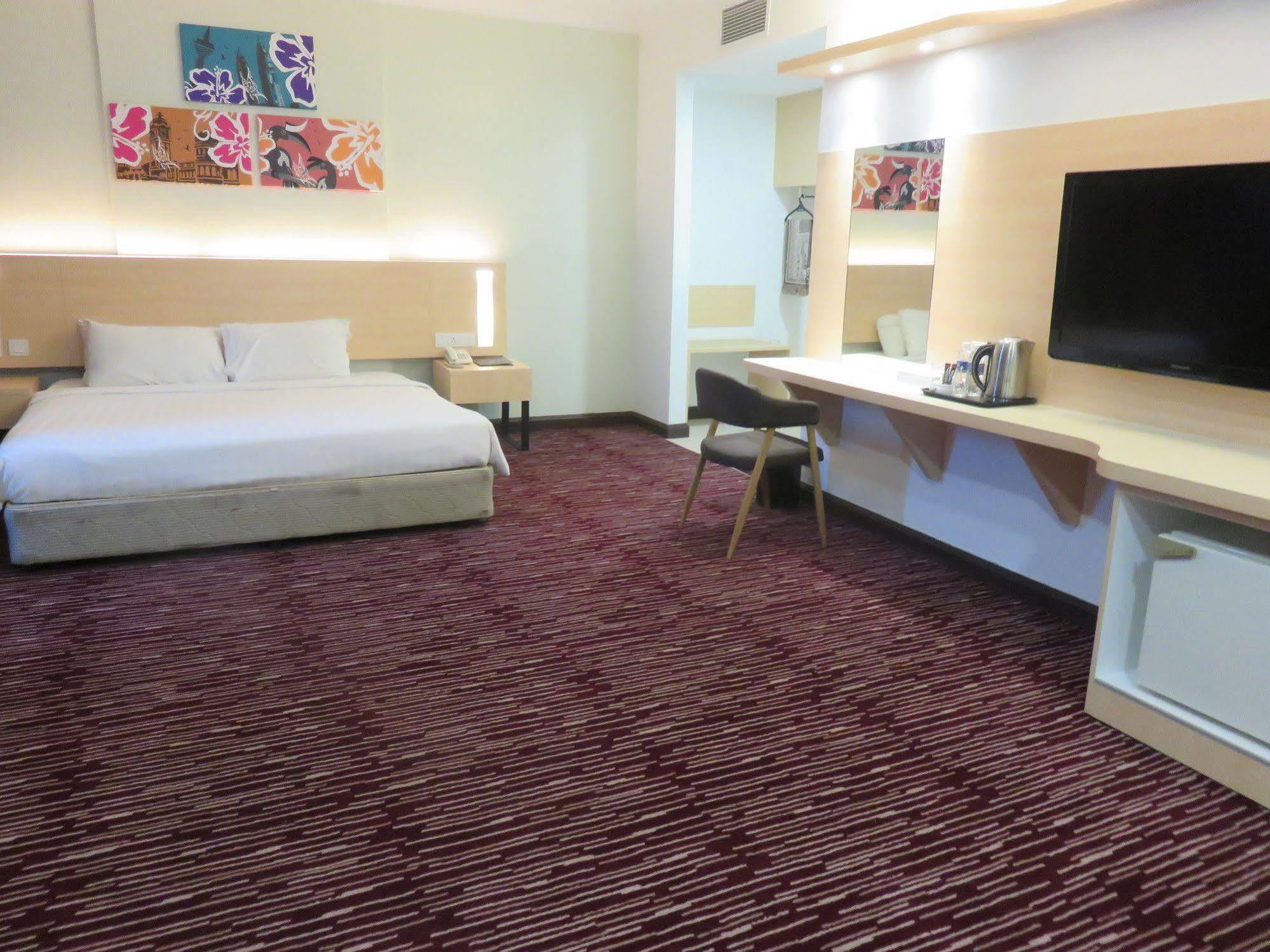 RHR Hotel Kajang Bagian luar foto