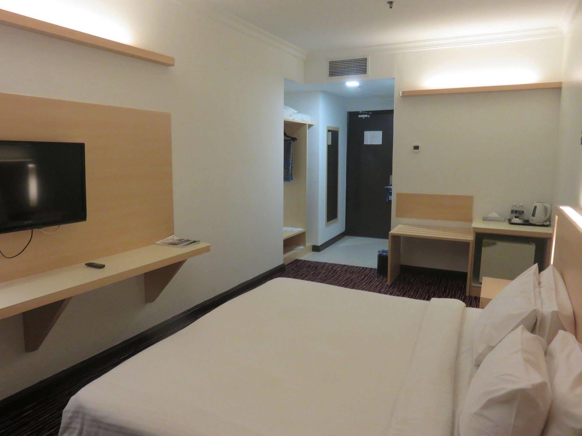 RHR Hotel Kajang Bagian luar foto