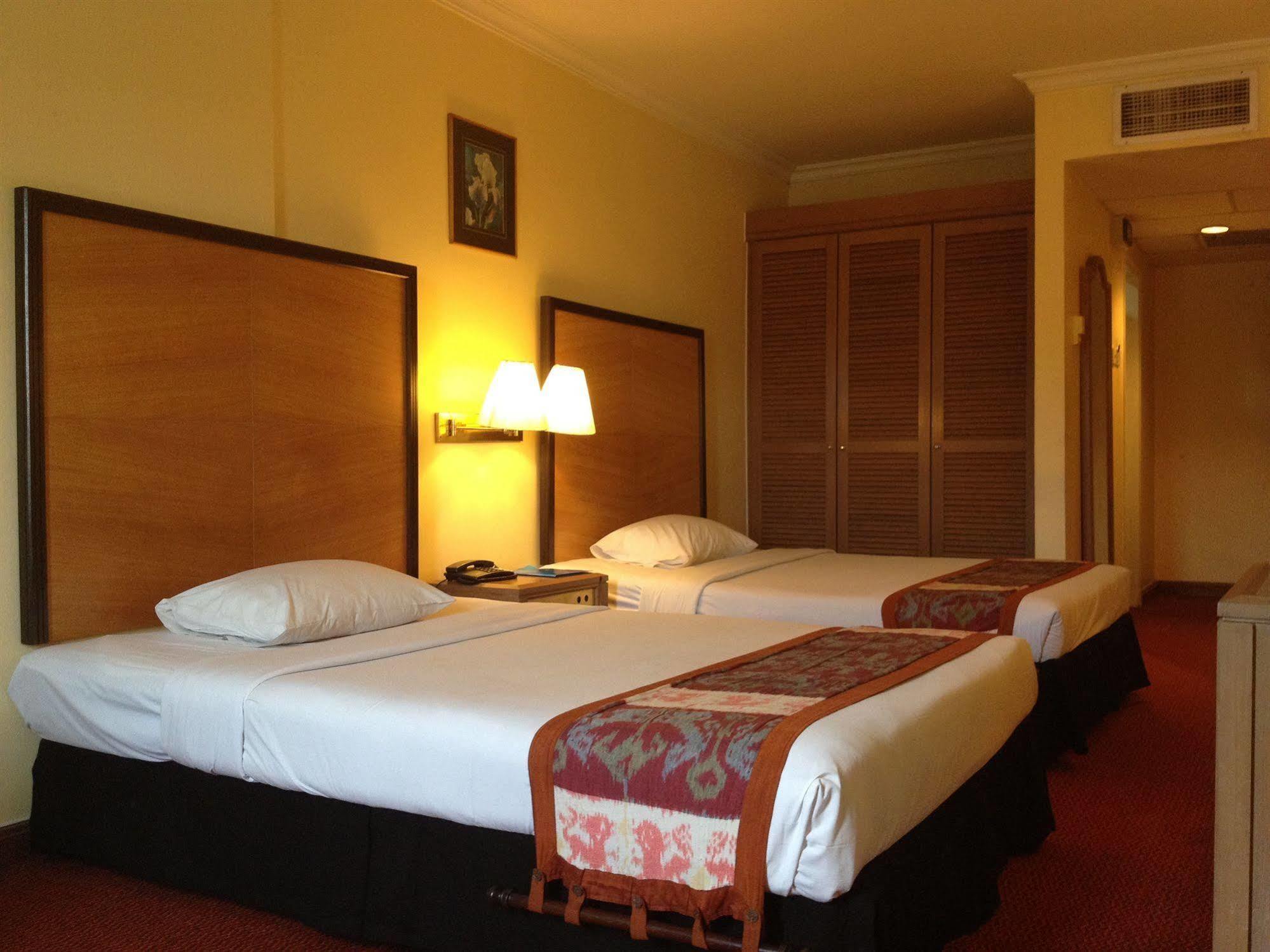 RHR Hotel Kajang Bagian luar foto